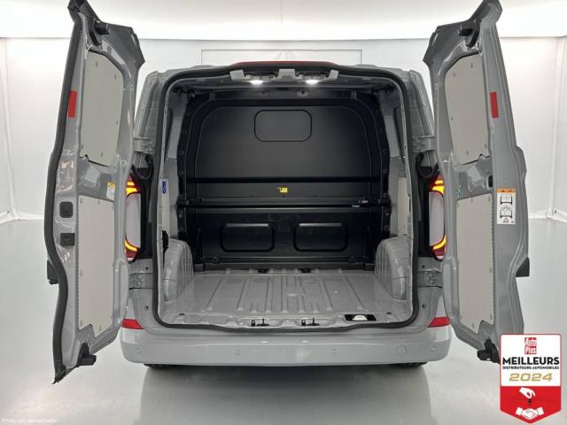 Volkswagen Transporter image 2