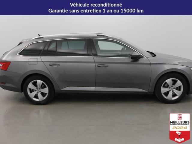 Skoda Superb Combi image 9