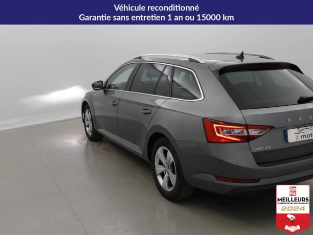 Skoda Superb Combi image 8