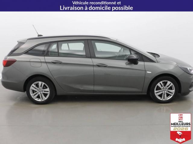 Opel Astra Sports Tourer image 3