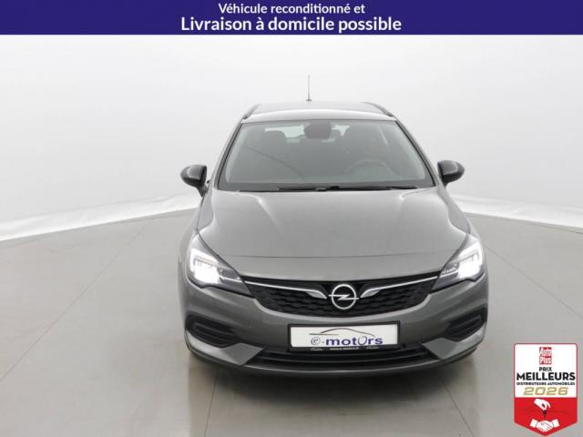 Opel Astra Sports Tourer image 2