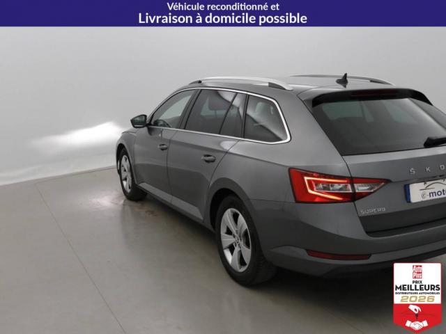 Skoda Superb Combi image 6