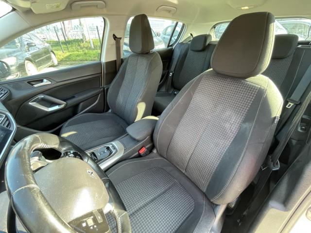 Peugeot 308 image 9