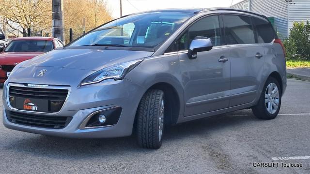 Peugeot 5008 image 1