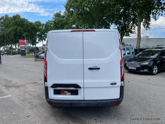 Ford Transit Custom image 3