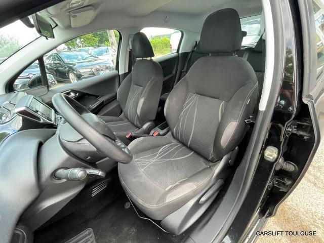 Peugeot 208 image 8