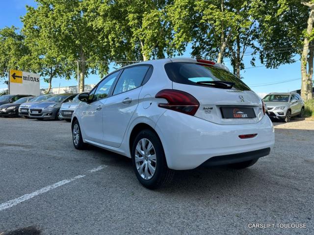 Peugeot 208 image 6
