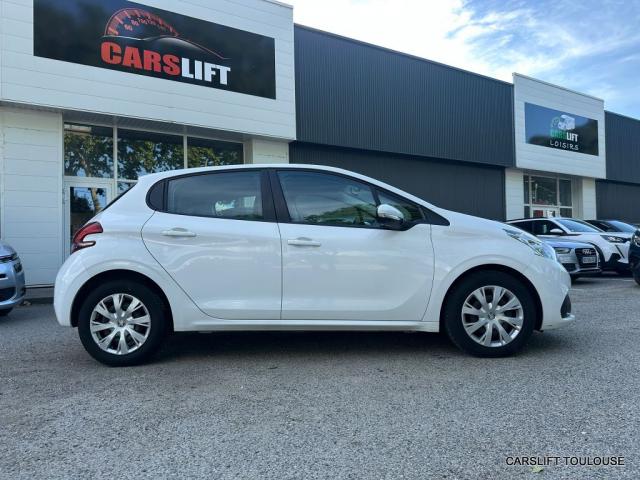 Peugeot 208 image 3
