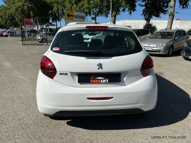 Peugeot 208 image 1