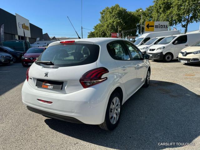 Peugeot 208 image 9