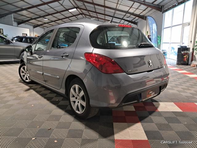 Peugeot 308 image 2