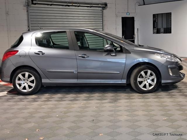 Peugeot 308 image 1