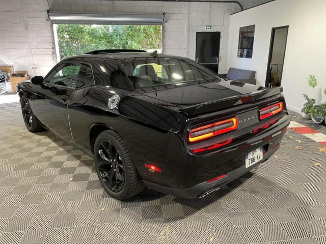 Dodge Challenger image 2