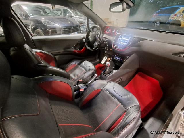 Peugeot 208 image 2