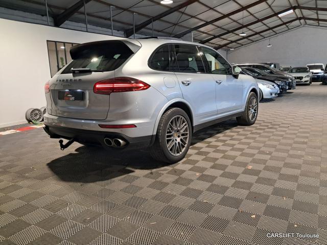 Porsche Cayenne image 2