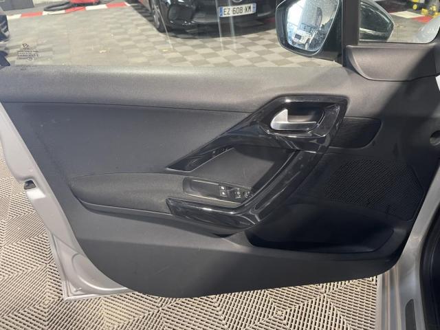Peugeot 208 image 6