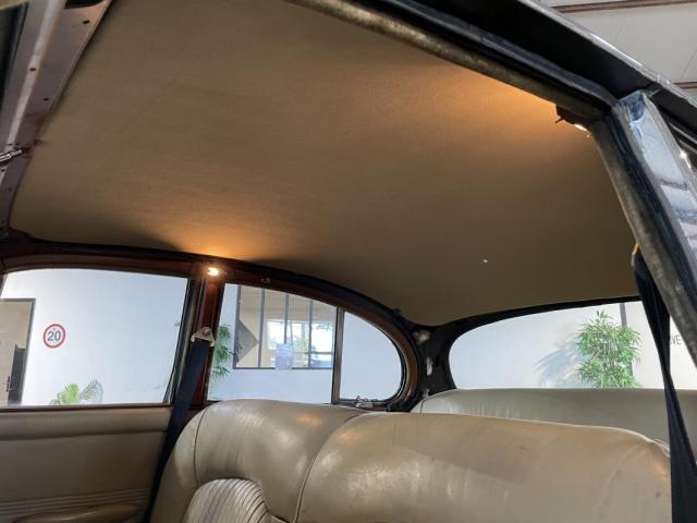 Jaguar 420 image 3