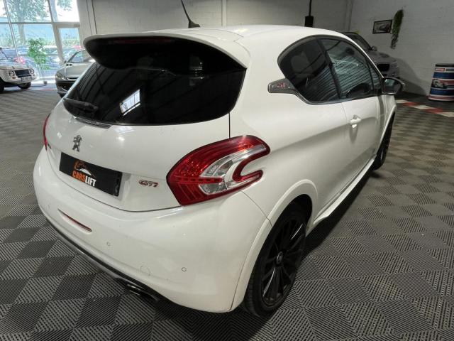 Peugeot 208 image 2