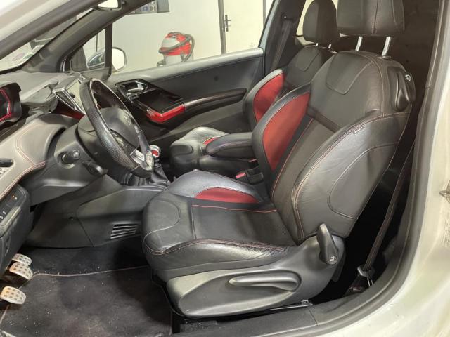 Peugeot 208 image 8