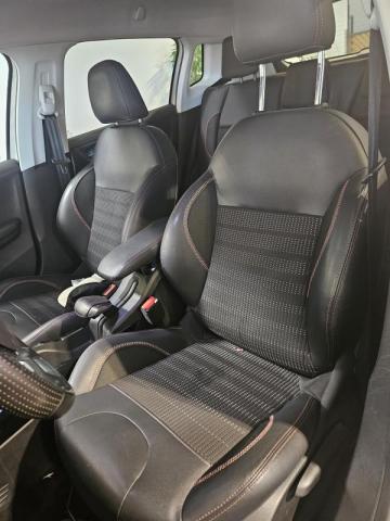 Peugeot 2008 image 8