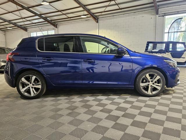Peugeot 308 image 2