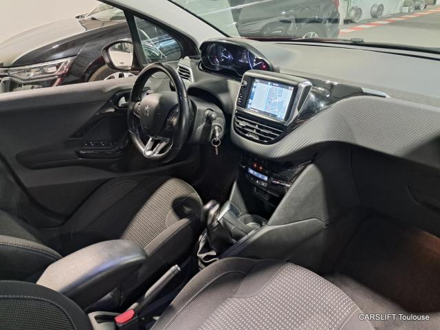 Peugeot 208 image 8