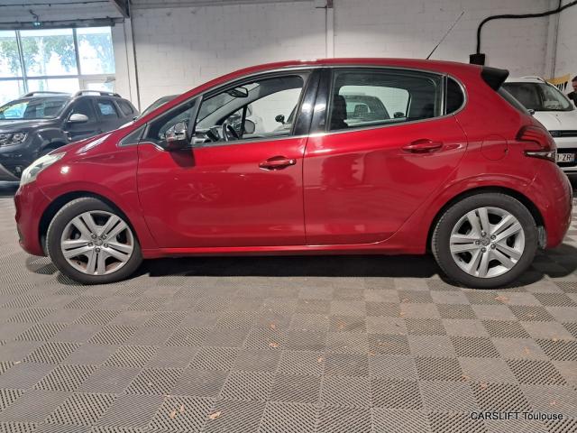 Peugeot 208 image 9
