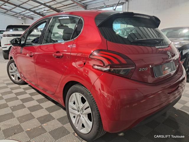 Peugeot 208 image 1