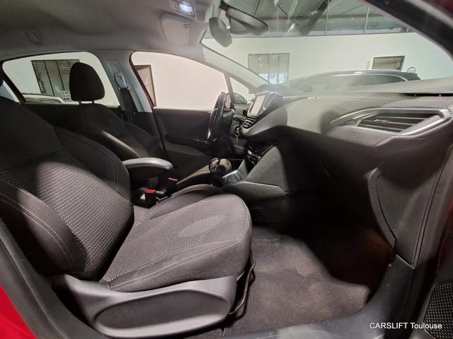 Peugeot 208 image 2