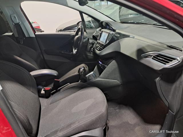 Peugeot 208 image 3