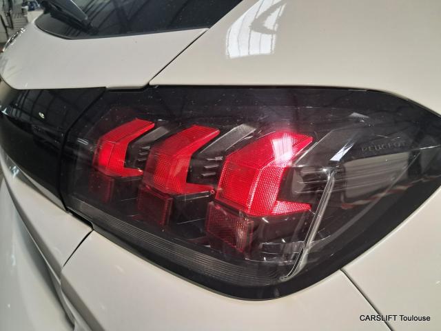 Peugeot 208 image 7