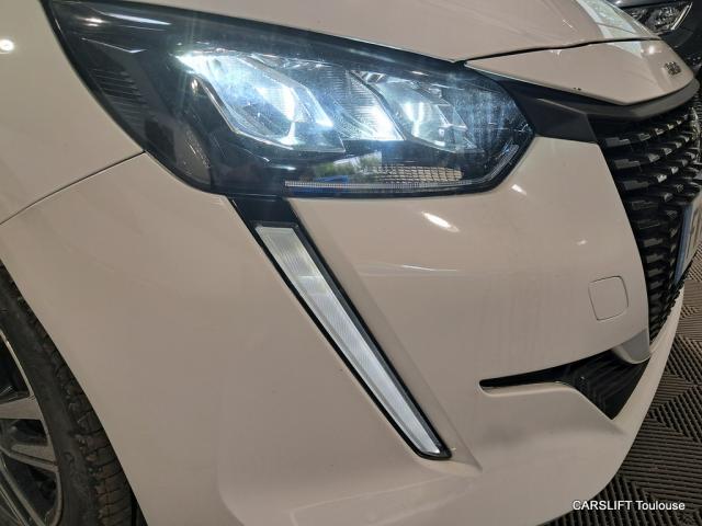 Peugeot 208 image 1