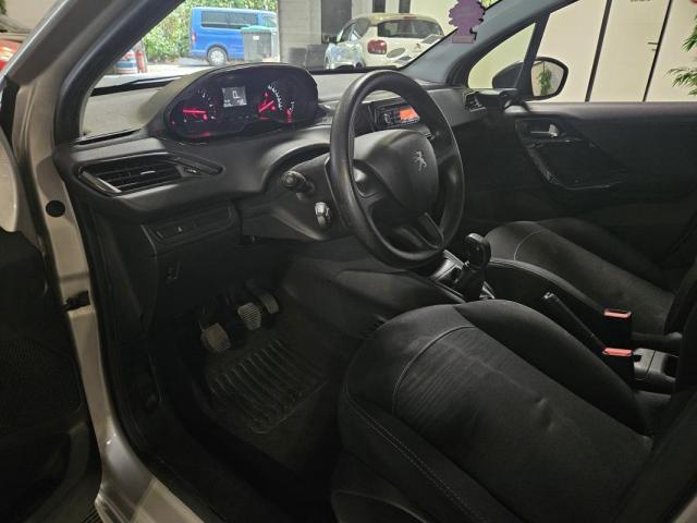 Peugeot 208 image 8