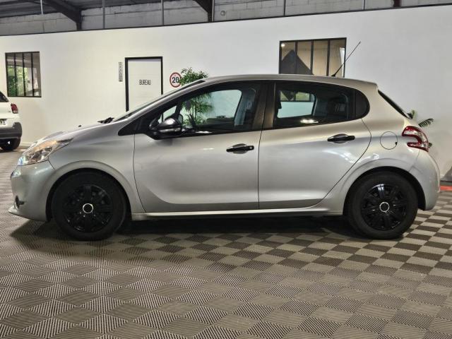 Peugeot 208 image 1