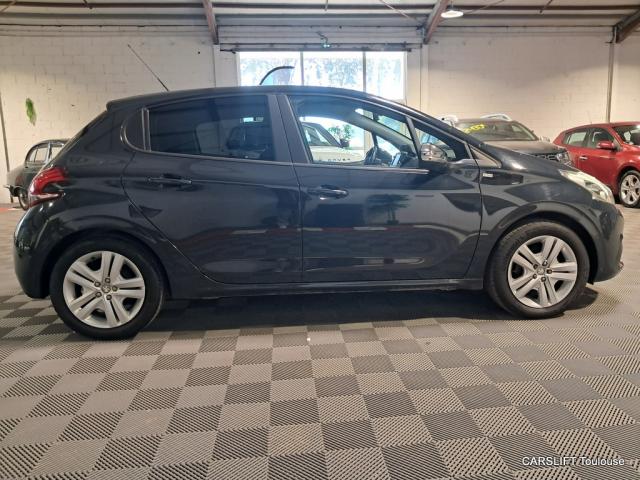 Peugeot 208 image 1
