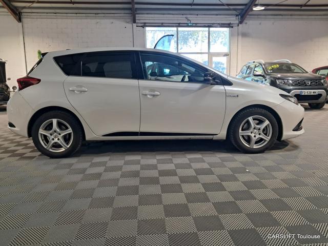 Toyota Auris image 9