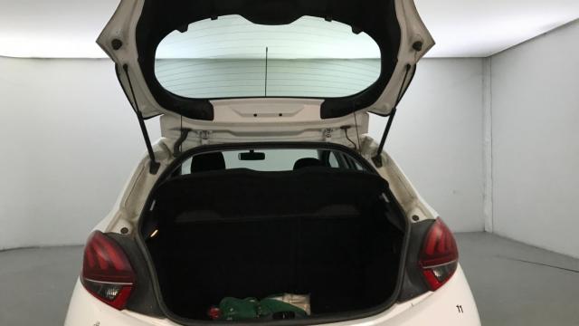 Peugeot 208 image 5