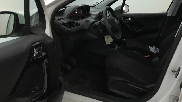 Peugeot 208 image 6