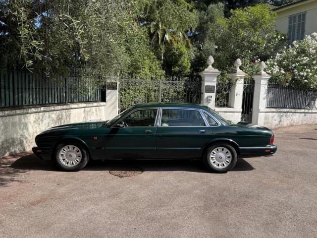 Daimler X300 image 4