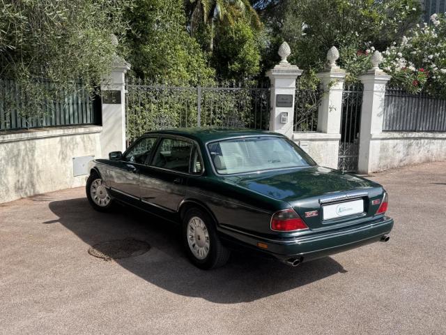 Daimler X300 image 1