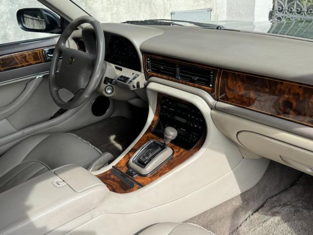 Daimler X300 image 9