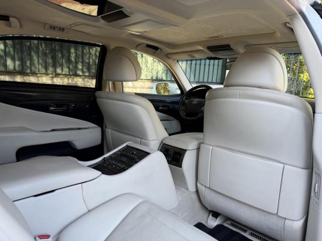 Lexus Ls 600 image 7