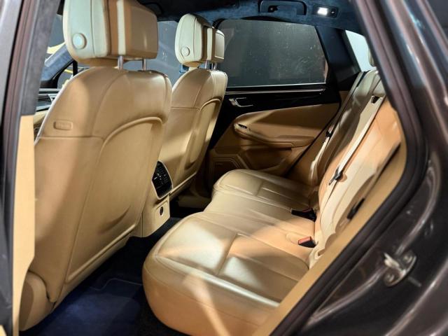 Porsche Macan image 9