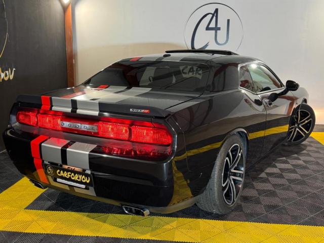 Dodge Challenger image 2