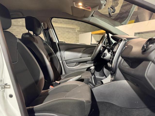 Renault Clio image 8