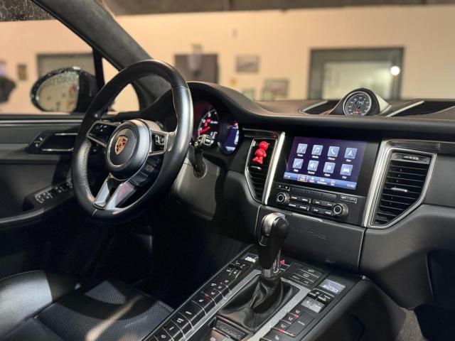 Porsche Macan image 1