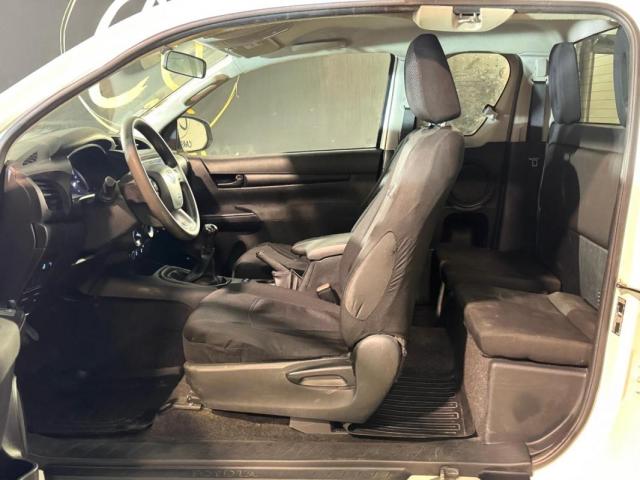 Toyota Hilux image 8