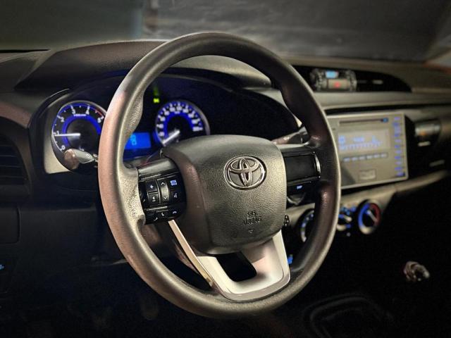 Toyota Hilux image 2