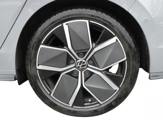 Volkswagen Golf image 4