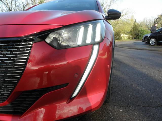 Peugeot 208 image 9